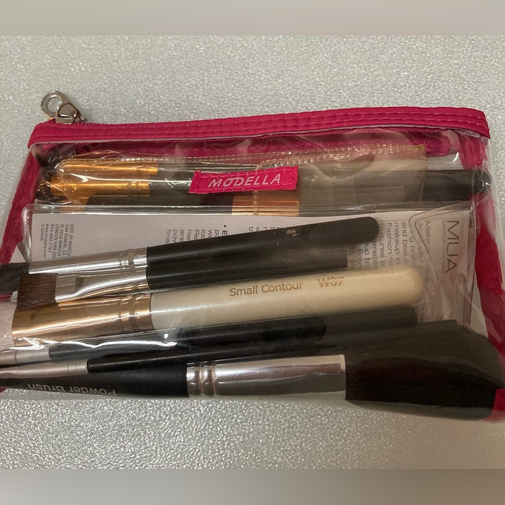 Lot of 20 Various Sizes of Makeup Brushes with Bag NEW - Picture 5 of 5